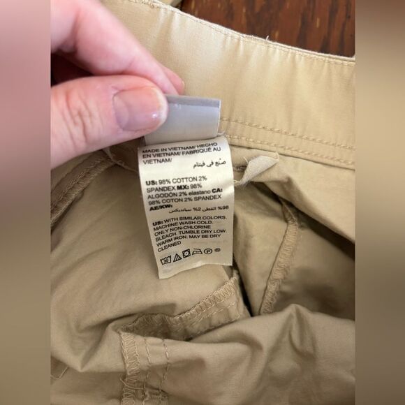 Chico’s tan cropped pants Chico’s size one standard size 8 98% cotton - Picture 3 of 7